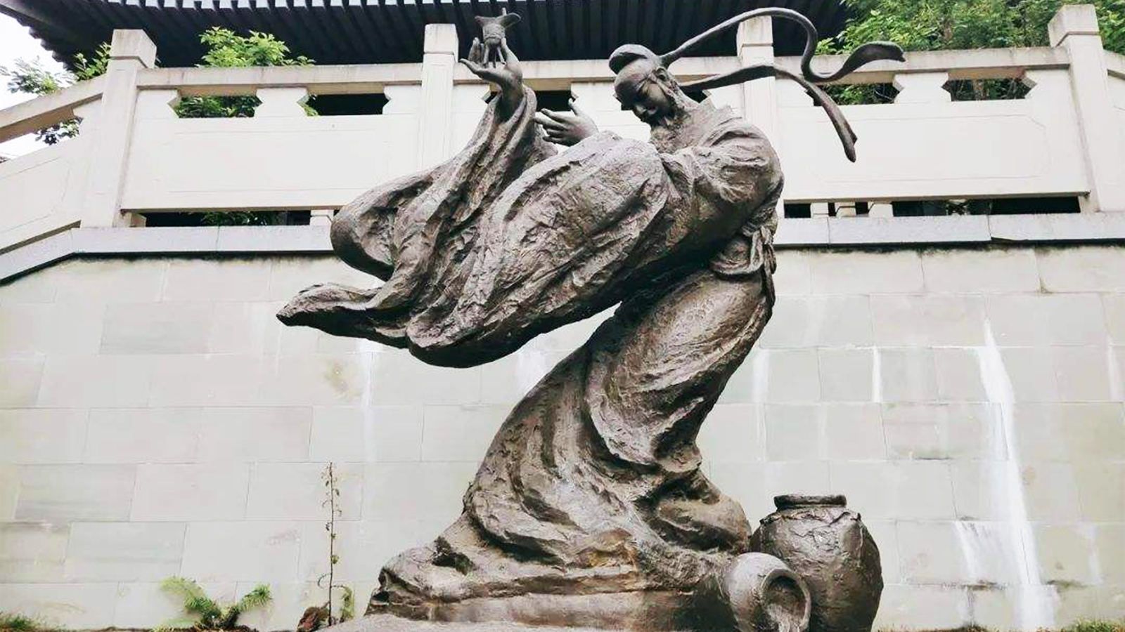 李白主題雕塑，詩(shī)仙李白的詩(shī)詞有哪些特點(diǎn) 