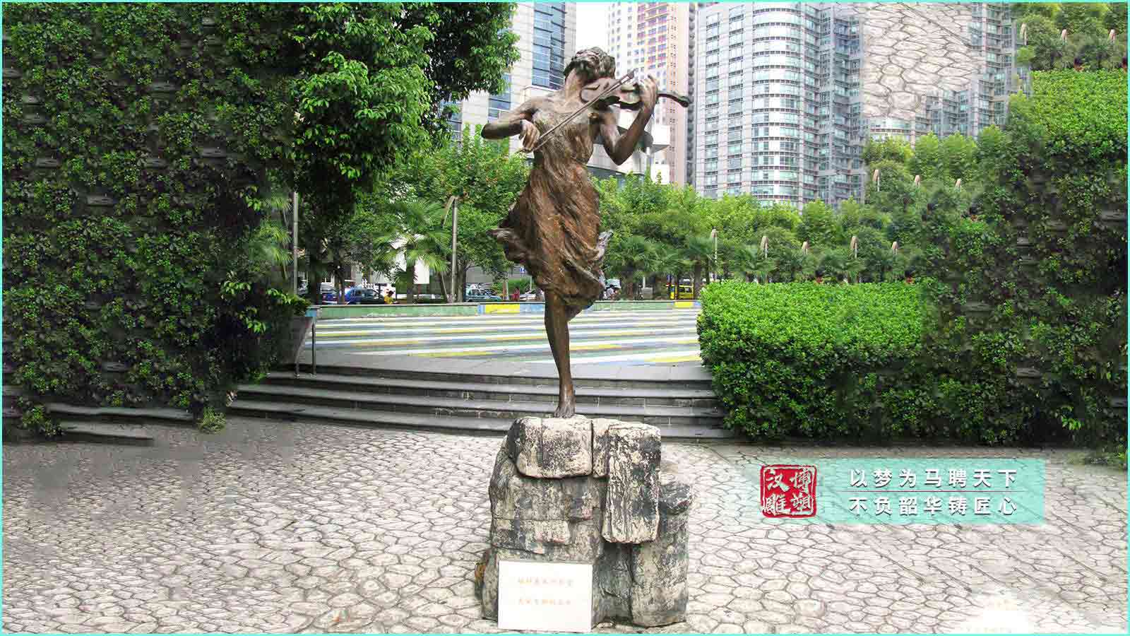 鑄銅拉小提琴女孩人物雕塑,城市廣場(chǎng)景區(qū)抽象雕塑,銅雕人物制作源頭工廠(chǎng)