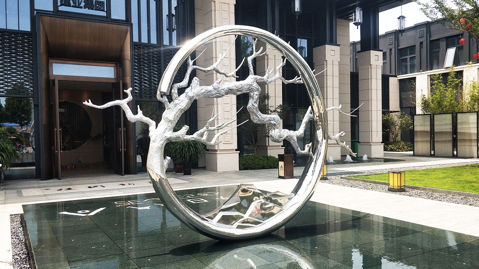 不銹鋼梅花圓雕塑,房地產(chǎn)裝飾雕塑,不銹鋼現(xiàn)代城市雕塑