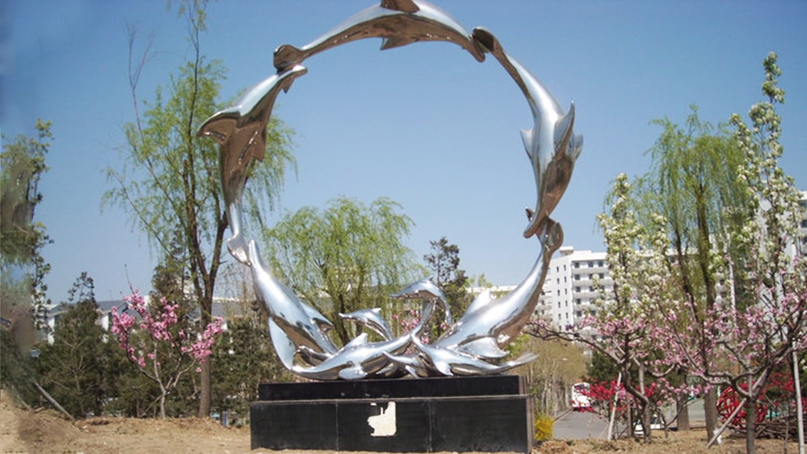 不銹鋼海豚圓雕塑,公園不銹鋼雕塑,城市園林雕塑