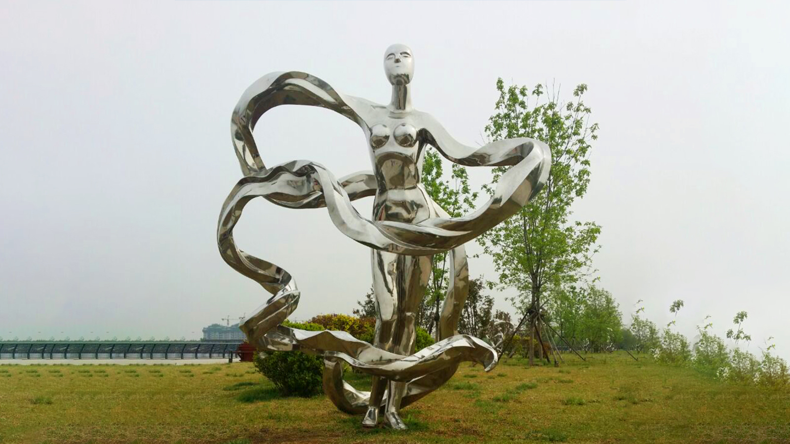 不銹鋼公園雕塑,不銹鋼跳舞女孩雕塑,不銹鋼戶外雕塑定制