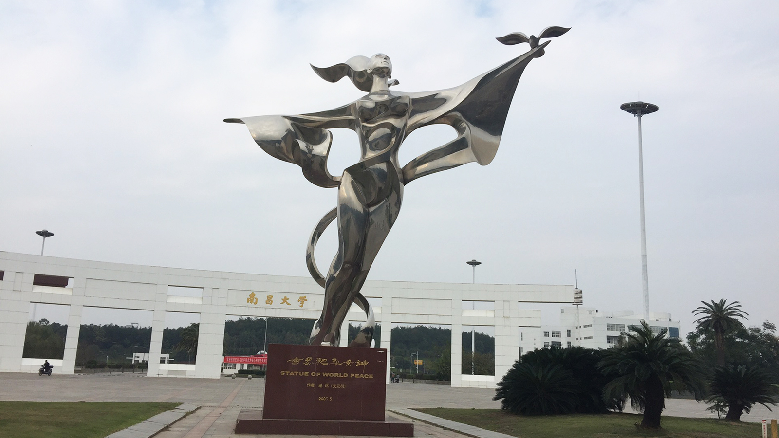 不銹鋼世界和平女神雕塑,不銹鋼校園裝飾雕塑,不銹鋼戶外廣場(chǎng)雕塑