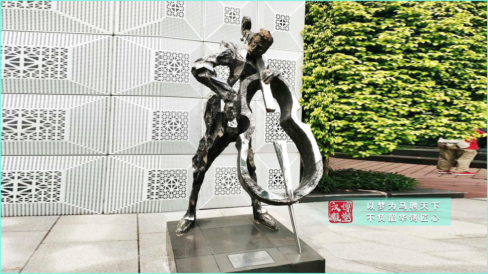 拉大提琴雕塑,音樂主題雕塑,抽象音樂人物雕塑