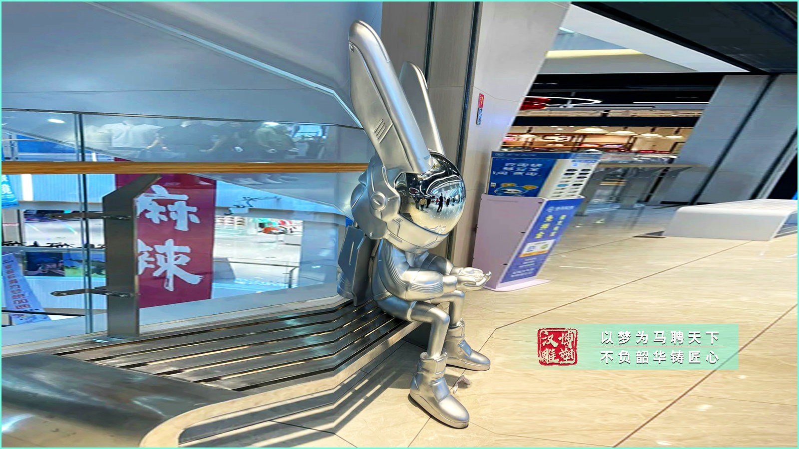 太空兔子不銹鋼,商場坐姿兔子雕塑,游客打卡景觀雕塑