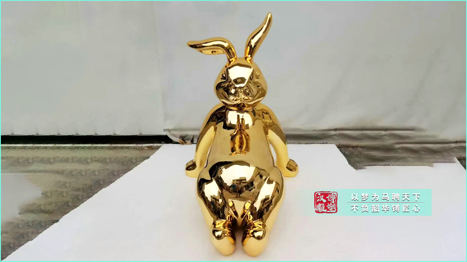 金色兔子不銹鋼雕塑,展覽館藝術(shù)雕塑,美陳裝飾景觀雕塑