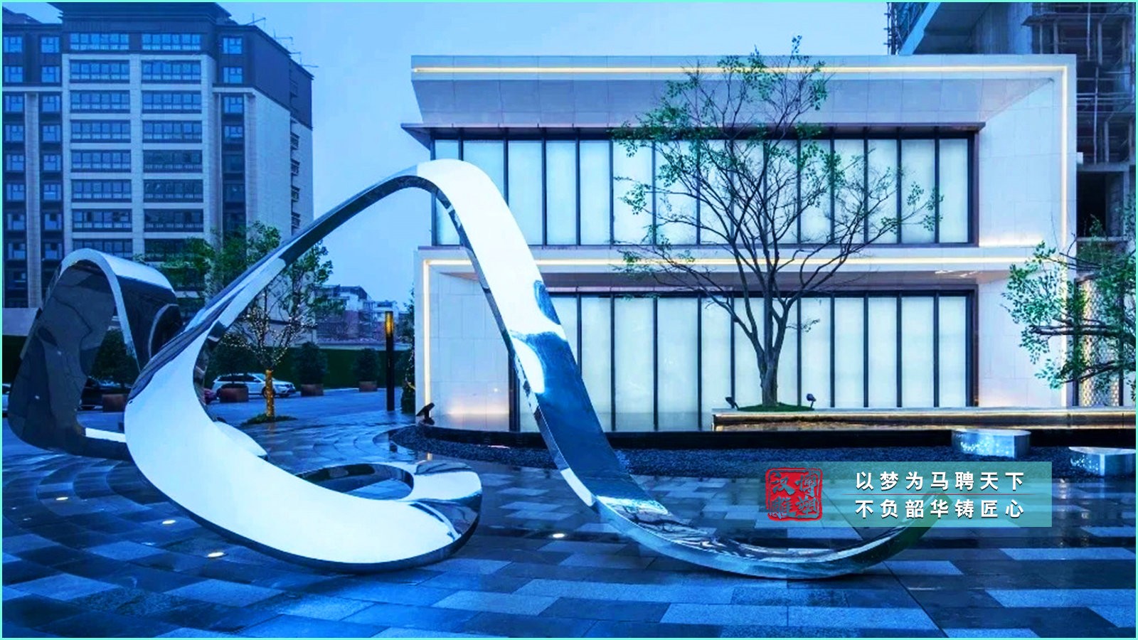 大型鏡面飄帶雕塑,主題公園創(chuàng)意不銹鋼雕塑,抽象異形不銹鋼雕塑