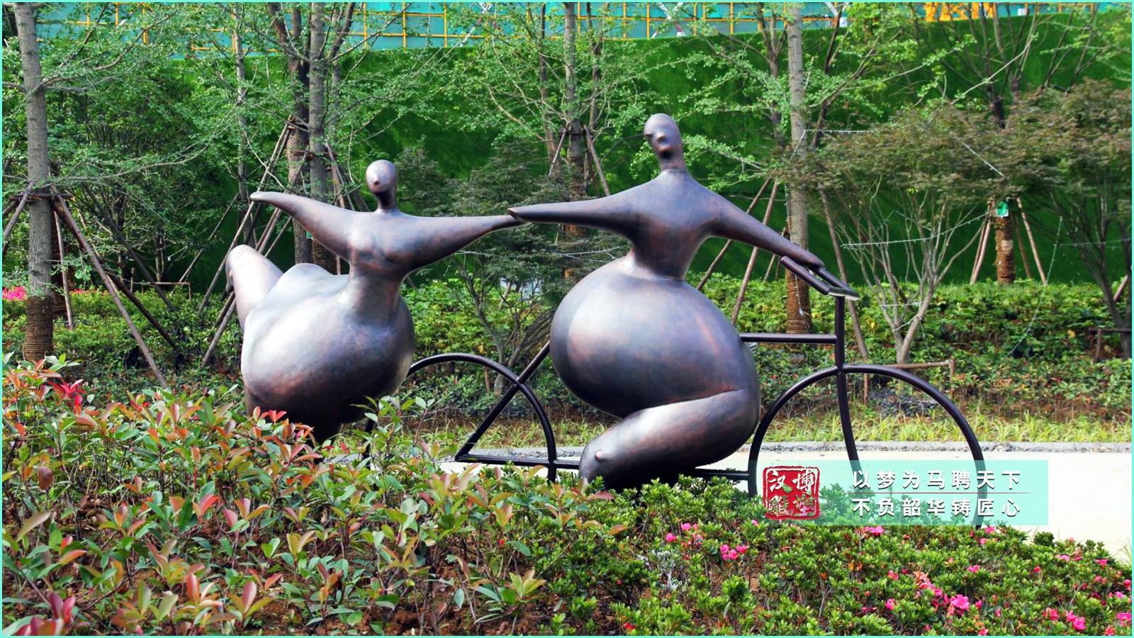 鑄銅抽象人物騎自行車雕塑,小區(qū)廣場(chǎng)城市公園景區(qū)銅雕,銅雕人物定制工廠