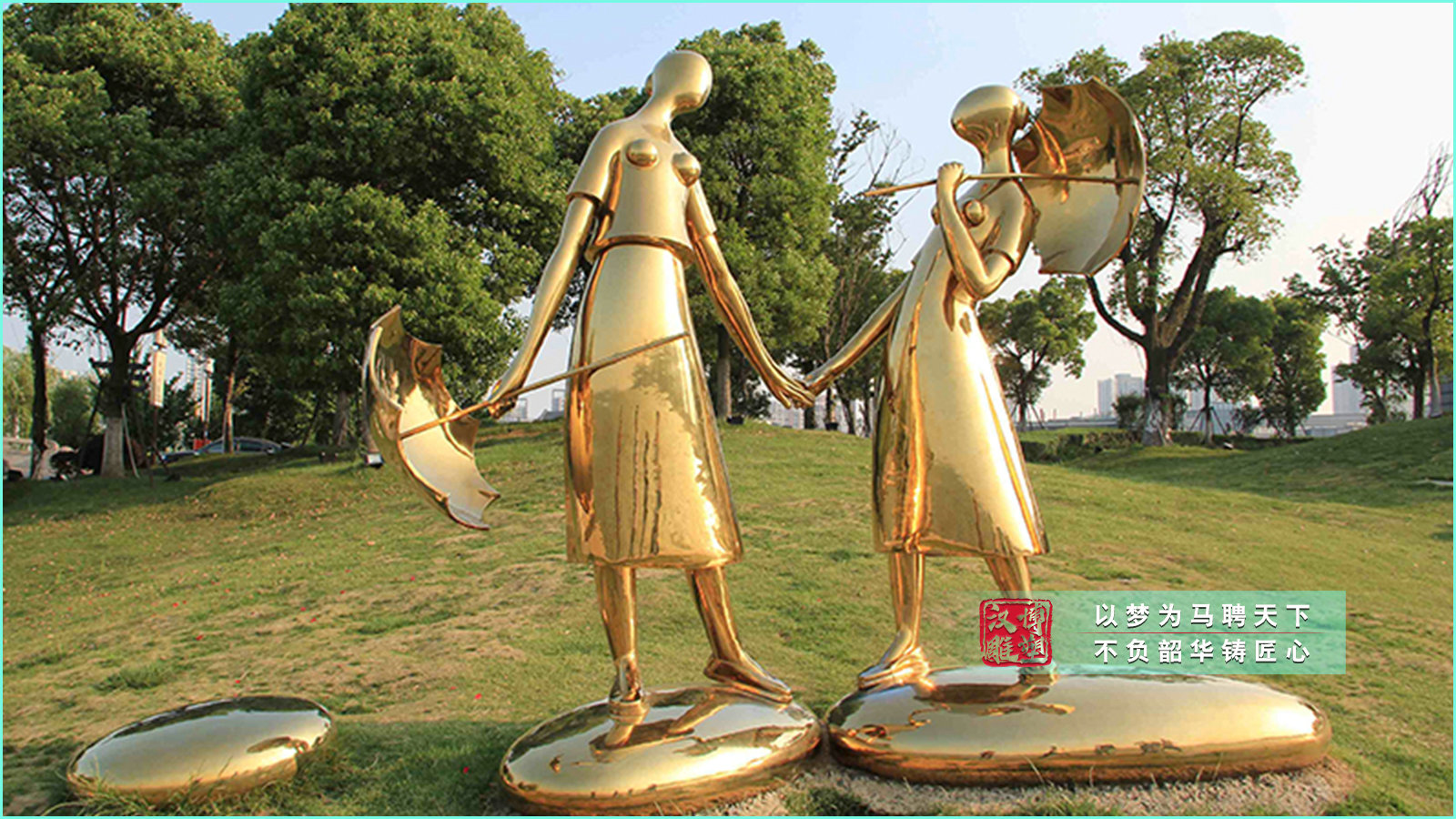 不銹鋼打傘人物雕塑,不銹鋼鏡面雕塑,戶外大型雕塑